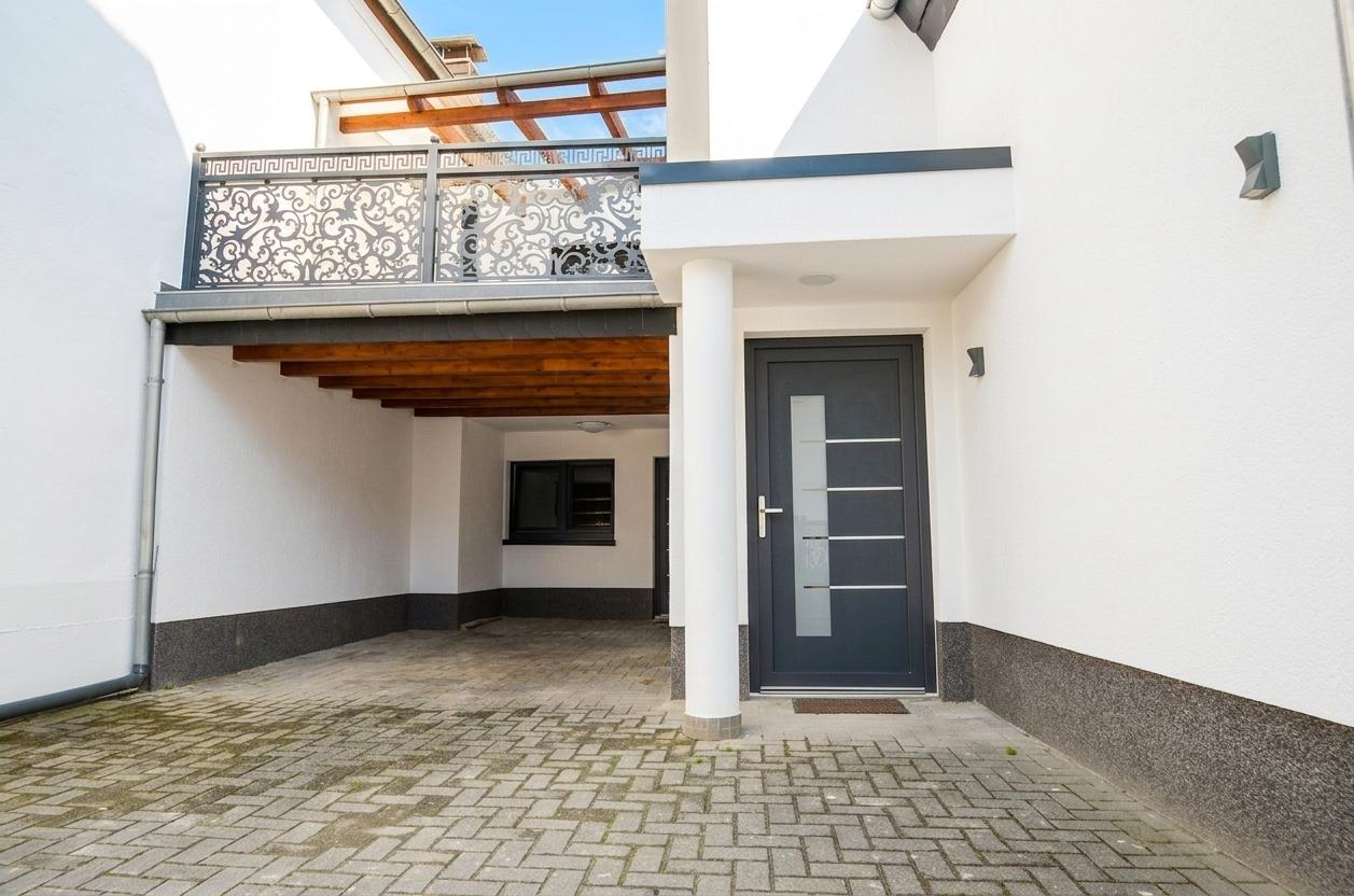 Carport, Eingang, Terrasse