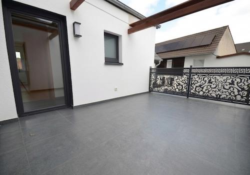 Überdachte Terrasse OG
