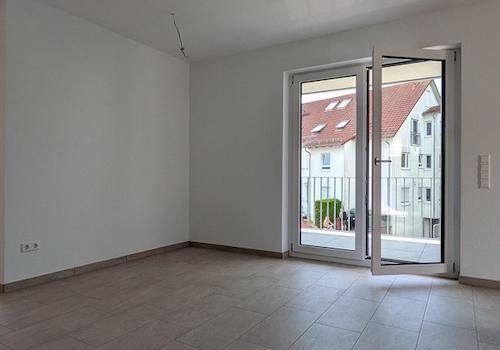 Zimmer zum Balkon 