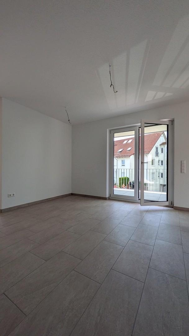 Zimmer zum Balkon 