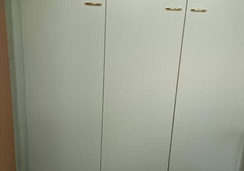 Einbauschrank im Gäste-WC