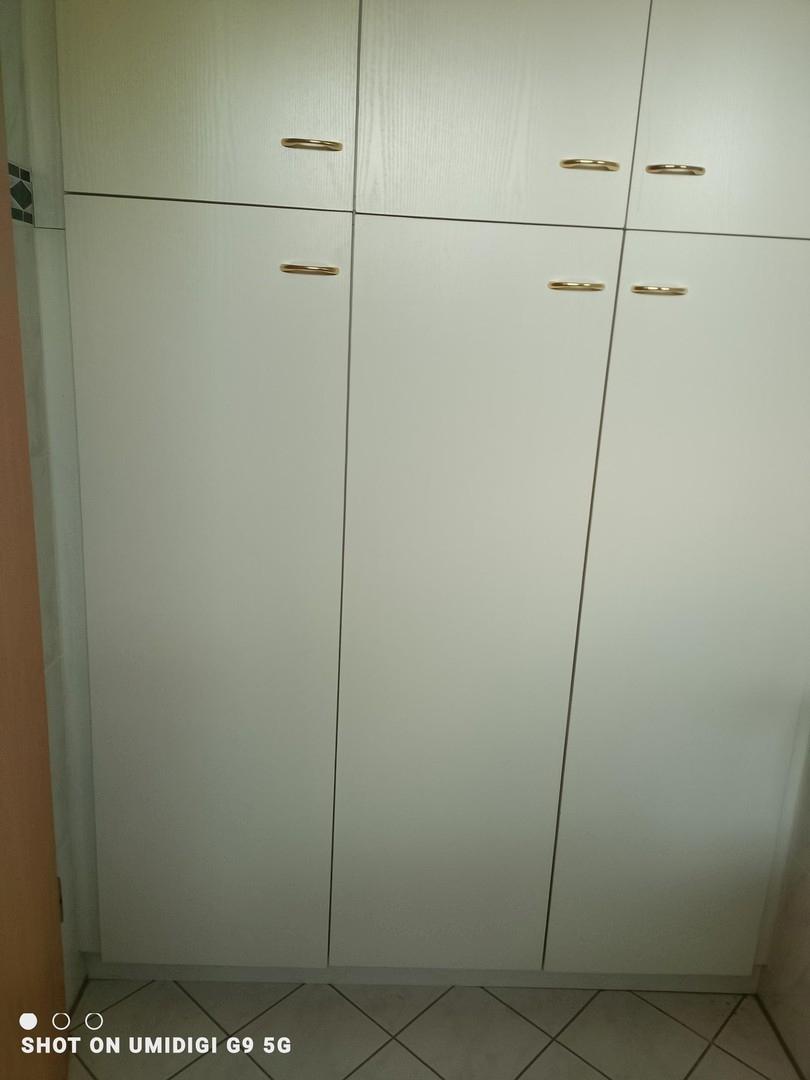 Einbauschrank im Gäste-WC