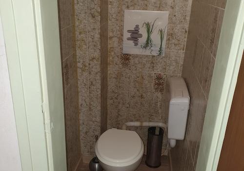 separates WC