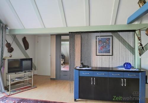 TV, Keiderschrank, Kommode