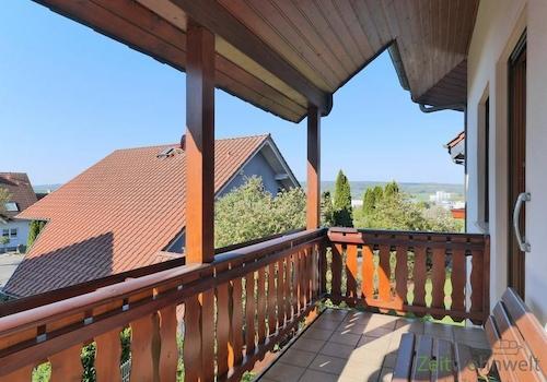 überdachter Balkon