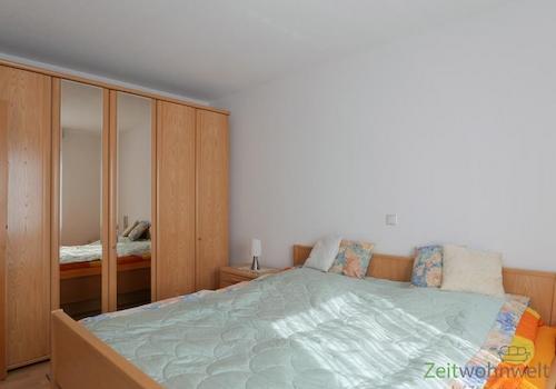 großer Kleiderschrank