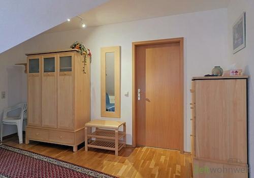 Wohnungsflur mit Schränken
