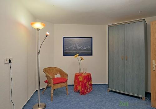 Kleiderschrank