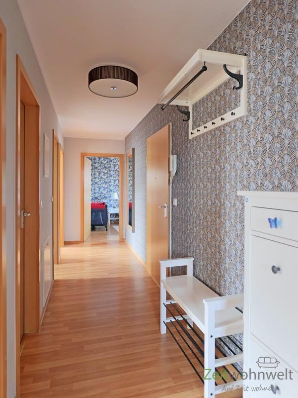 großer Wohnungsflur