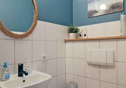 separates WC