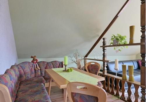Esstisch im Wohnzimmer