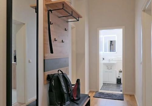 Wohnungsflur mit Garderobe
