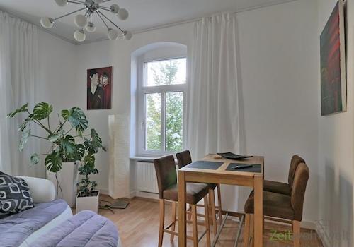 Esstisch im Wohnzimmer
