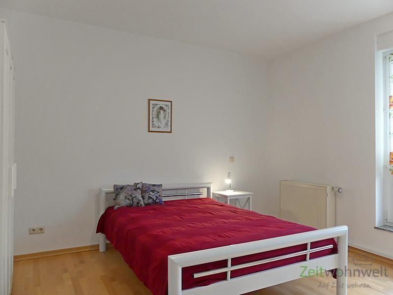 Schlafzimmer mit Kleiderschrank
