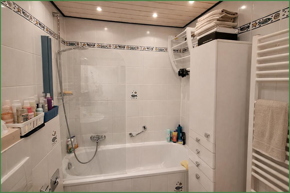 Dusche und Badewanne