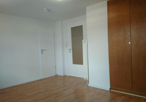Zimmer 2 mit Einbauschrank
