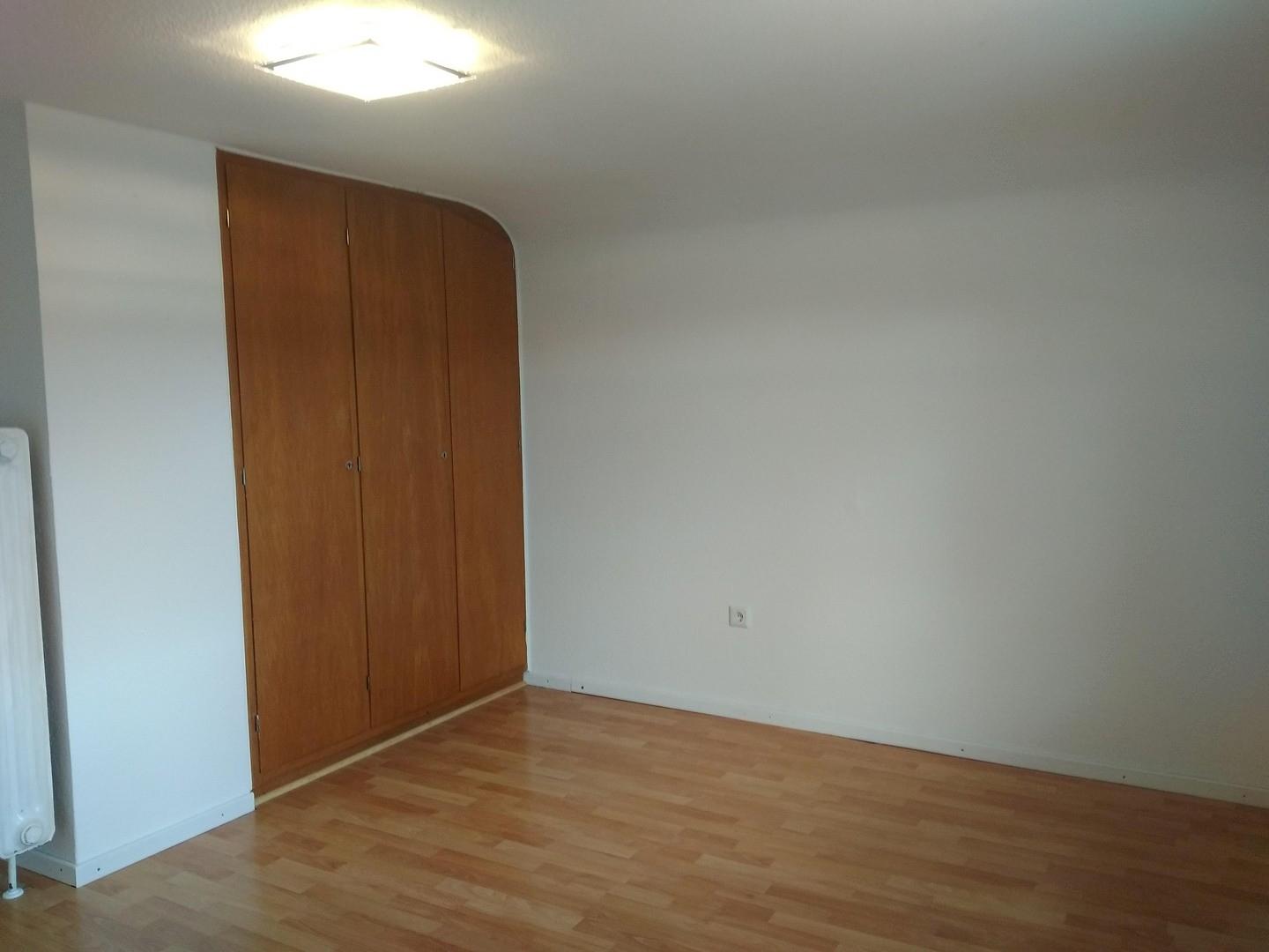 Zimmer 2 mit Einbauschrank