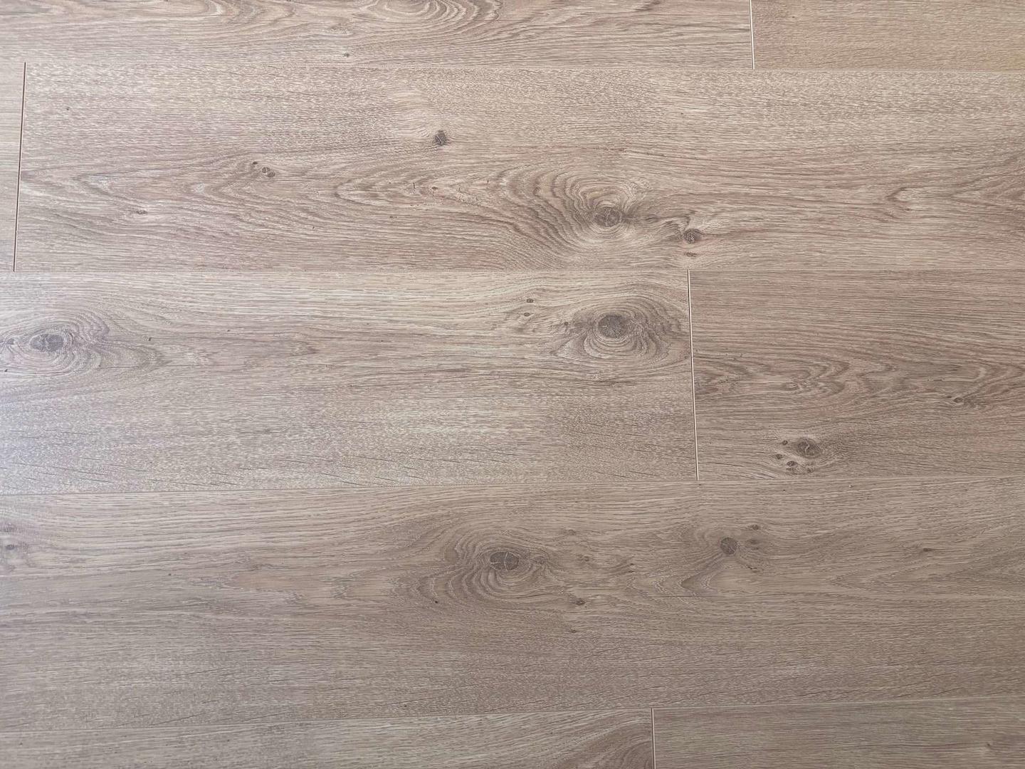 neuer Laminatboden
