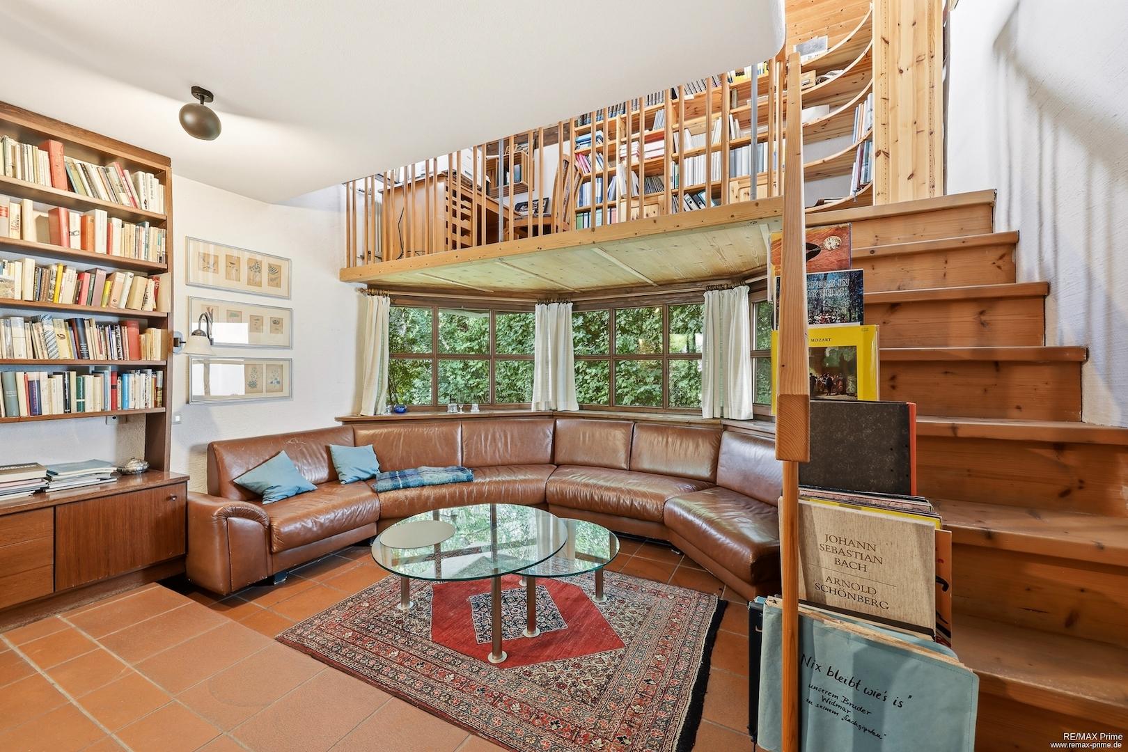 Lounge-Bereich Wohnzimmer mit Galerie