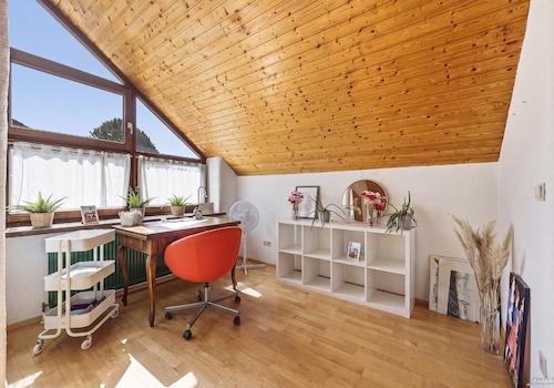 Geräumiges Studio im Dachgeschoss