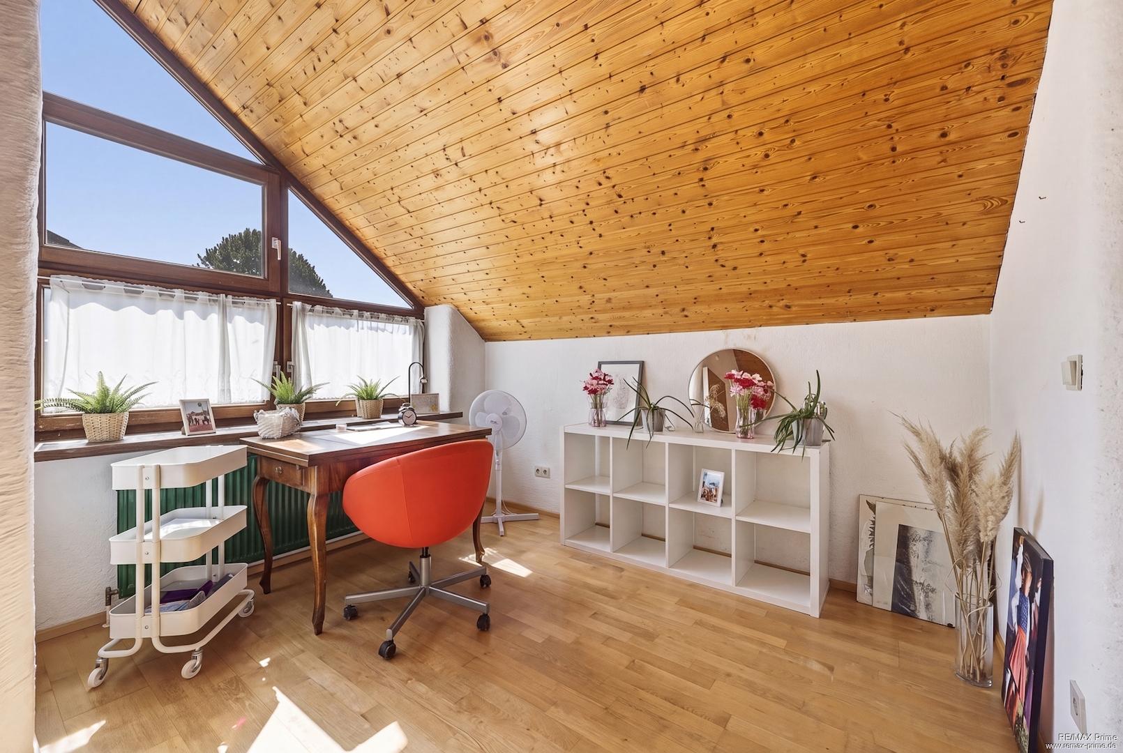 Geräumiges Studio im Dachgeschoss