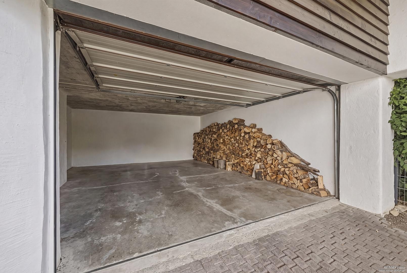 Große Garage mit viel Platz