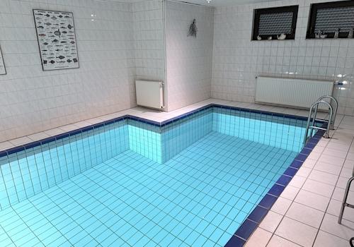 Schwimmbecken KG