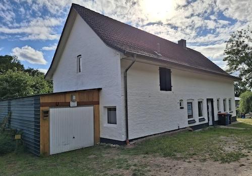 Seitenansicht zur Garage