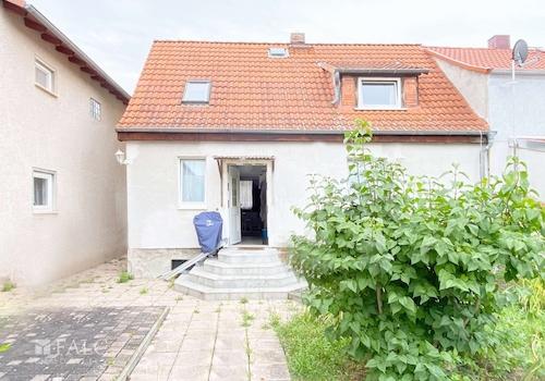 Hausansicht Garten