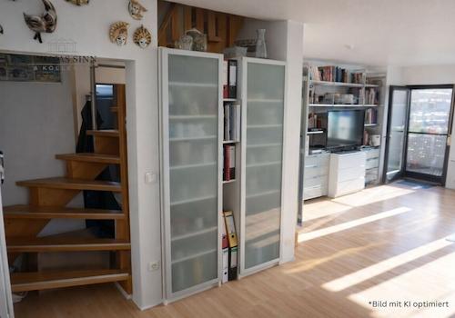 Treppenzugang zur ausgebauten Bühne