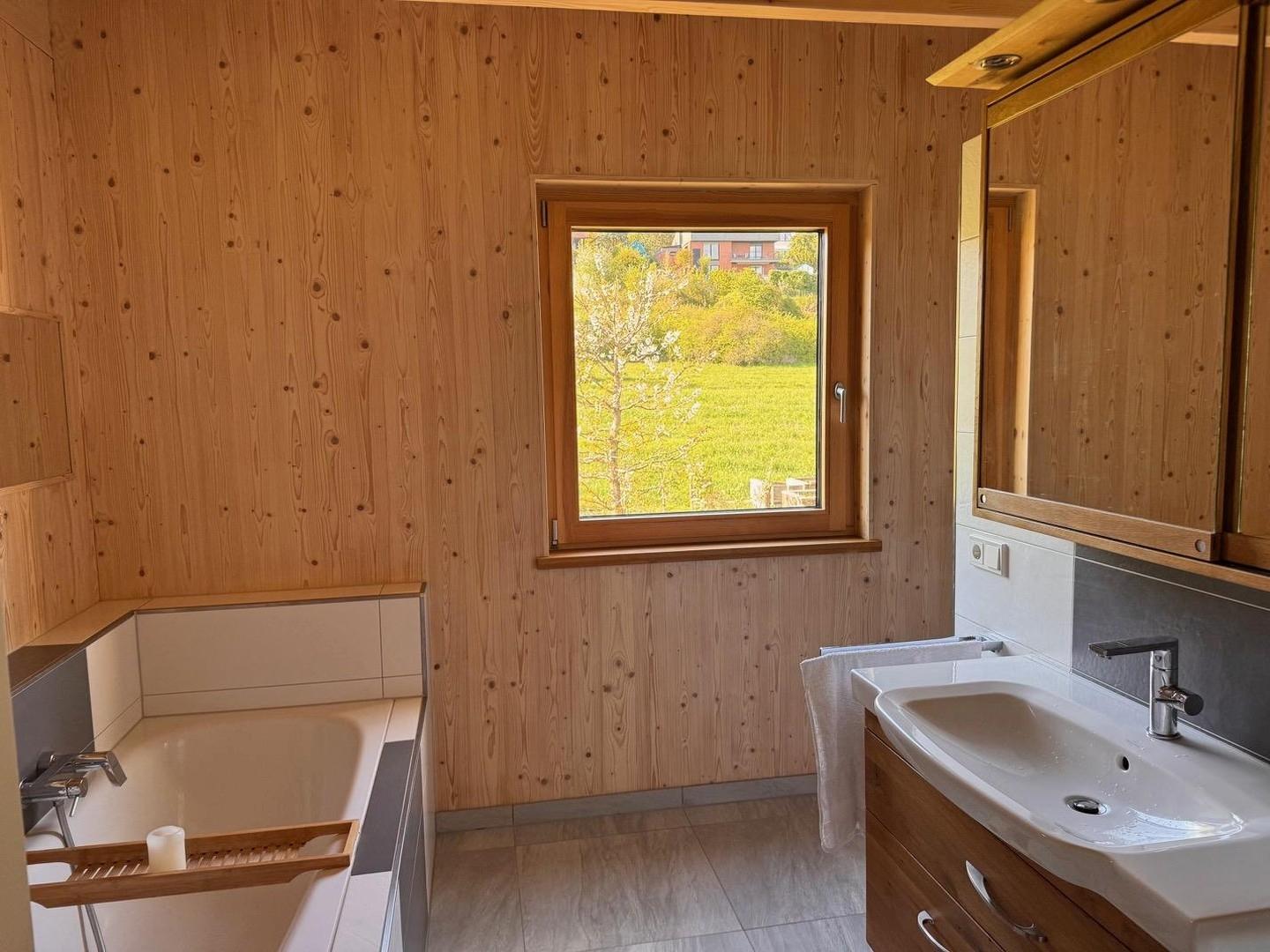 Modernes Badezimmer