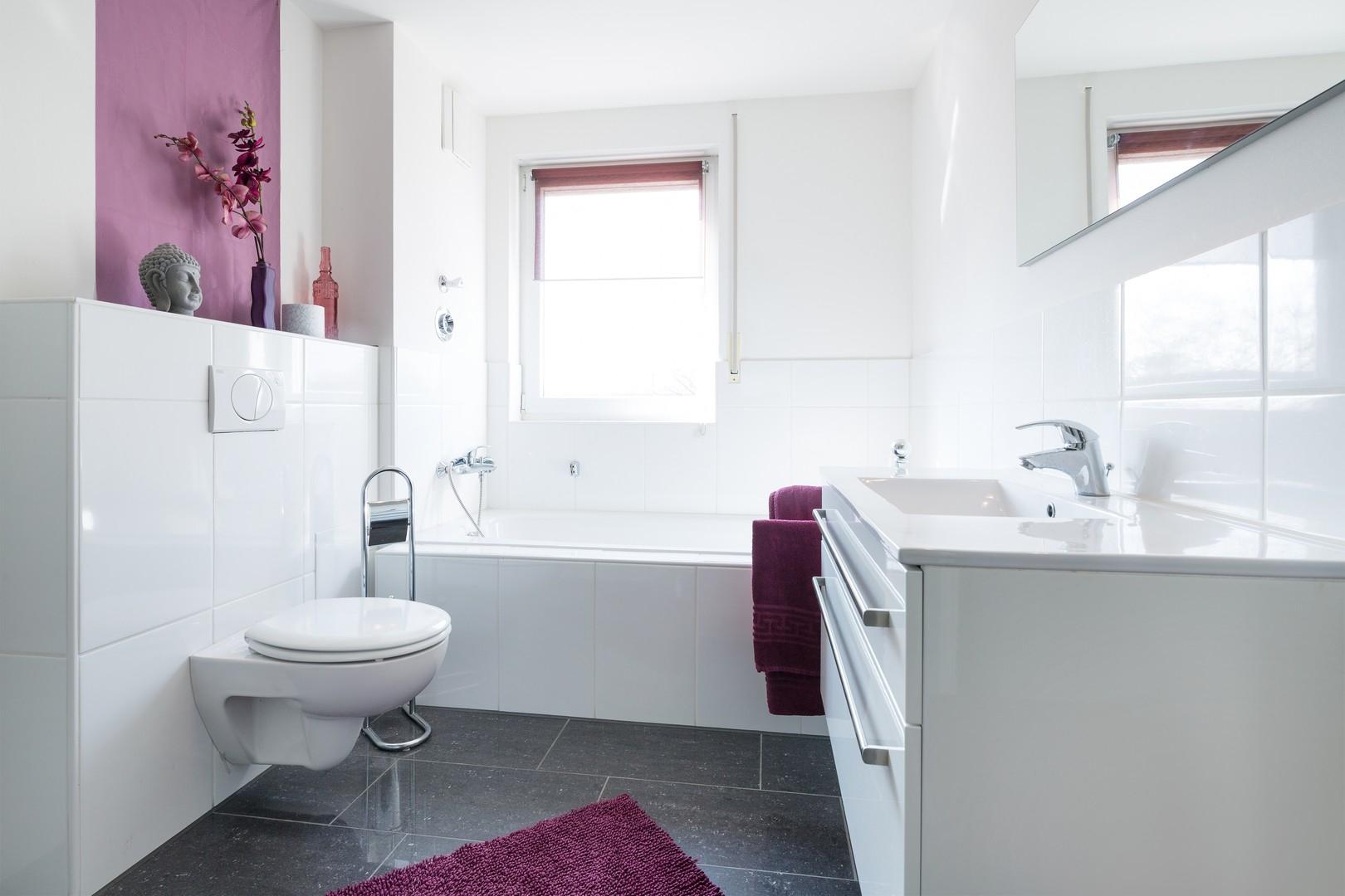 Bad mit Fenster Wanne +Dusche
