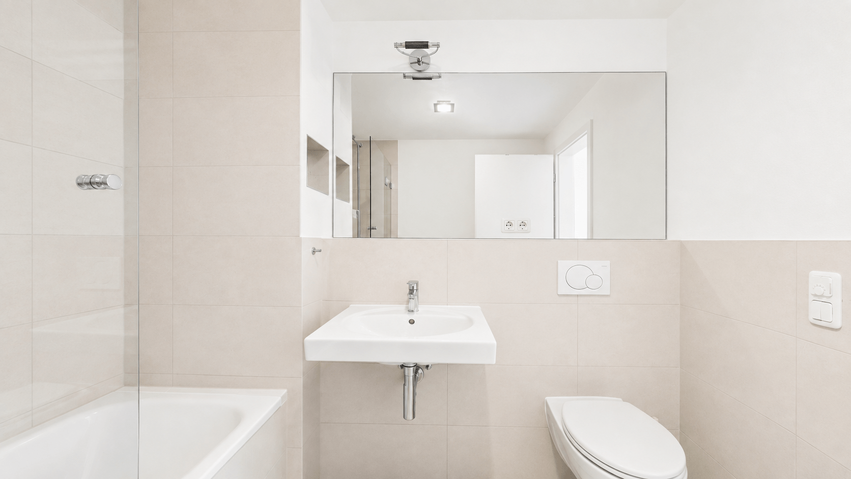 Badezimmer mit Badewanne (2)