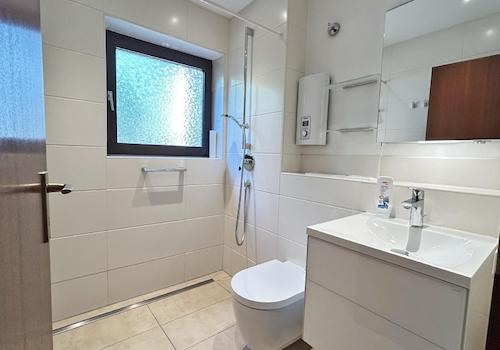 barrierefreies, top-modernisiertes Duschbad