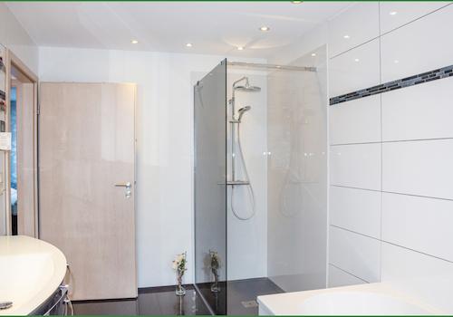 Komfortable Dusche im Erdgeschoss