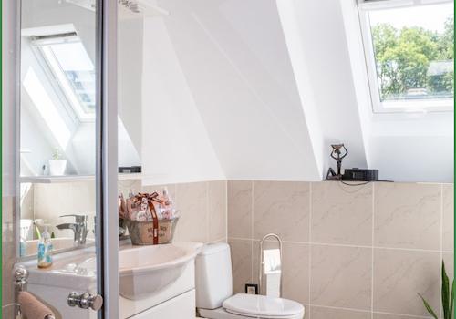 Tageslichtbad 3 mit Dusche im Dachgeschoss