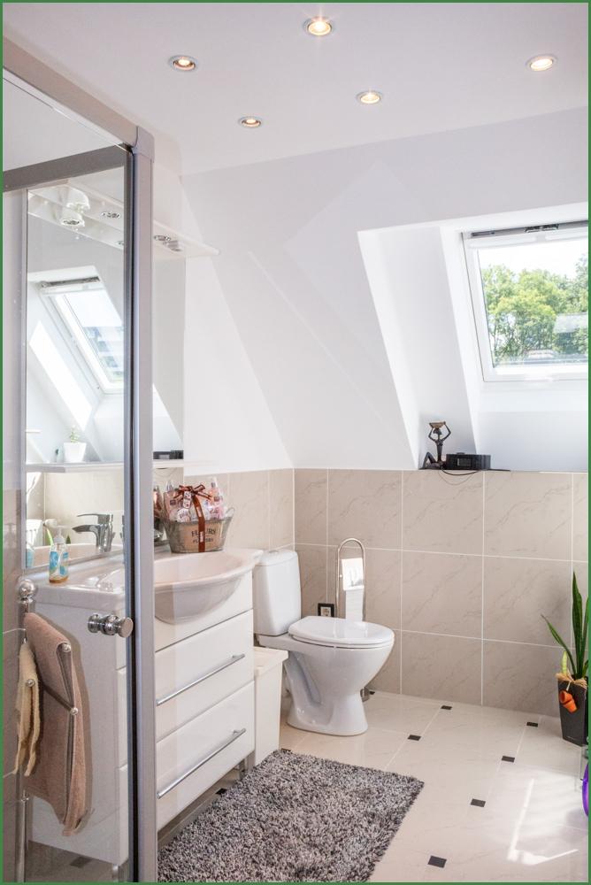 Tageslichtbad 3 mit Dusche im Dachgeschoss