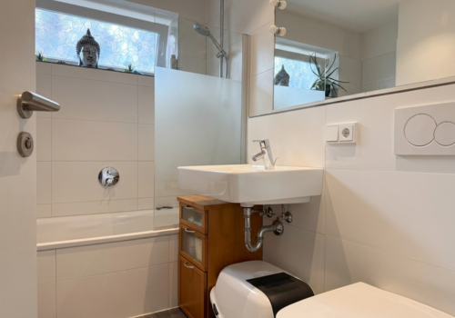 Souterrain re. Badezimmer