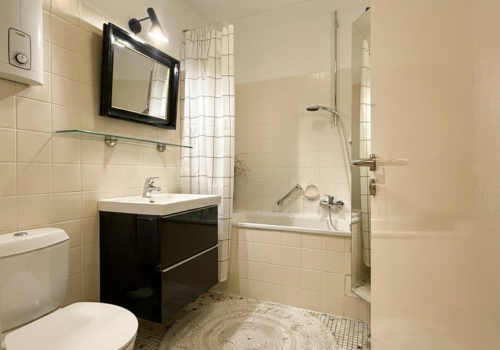 Souterrain li. Badezimmer
