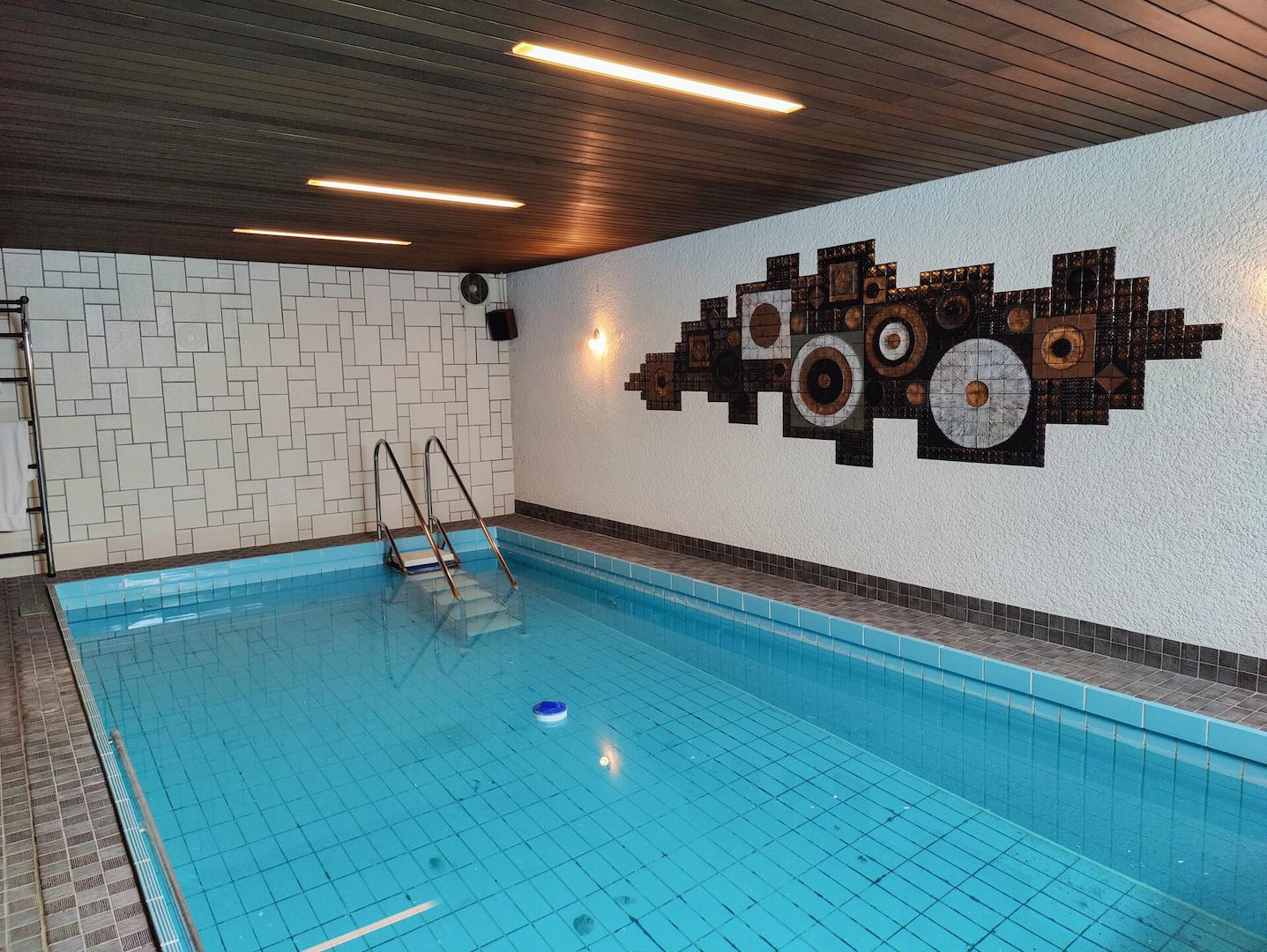 Schwimmbad UG