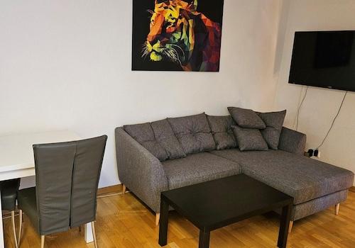 Wohnzimmer mit Couch