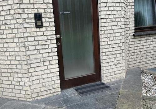 separater Eingang ins Haus