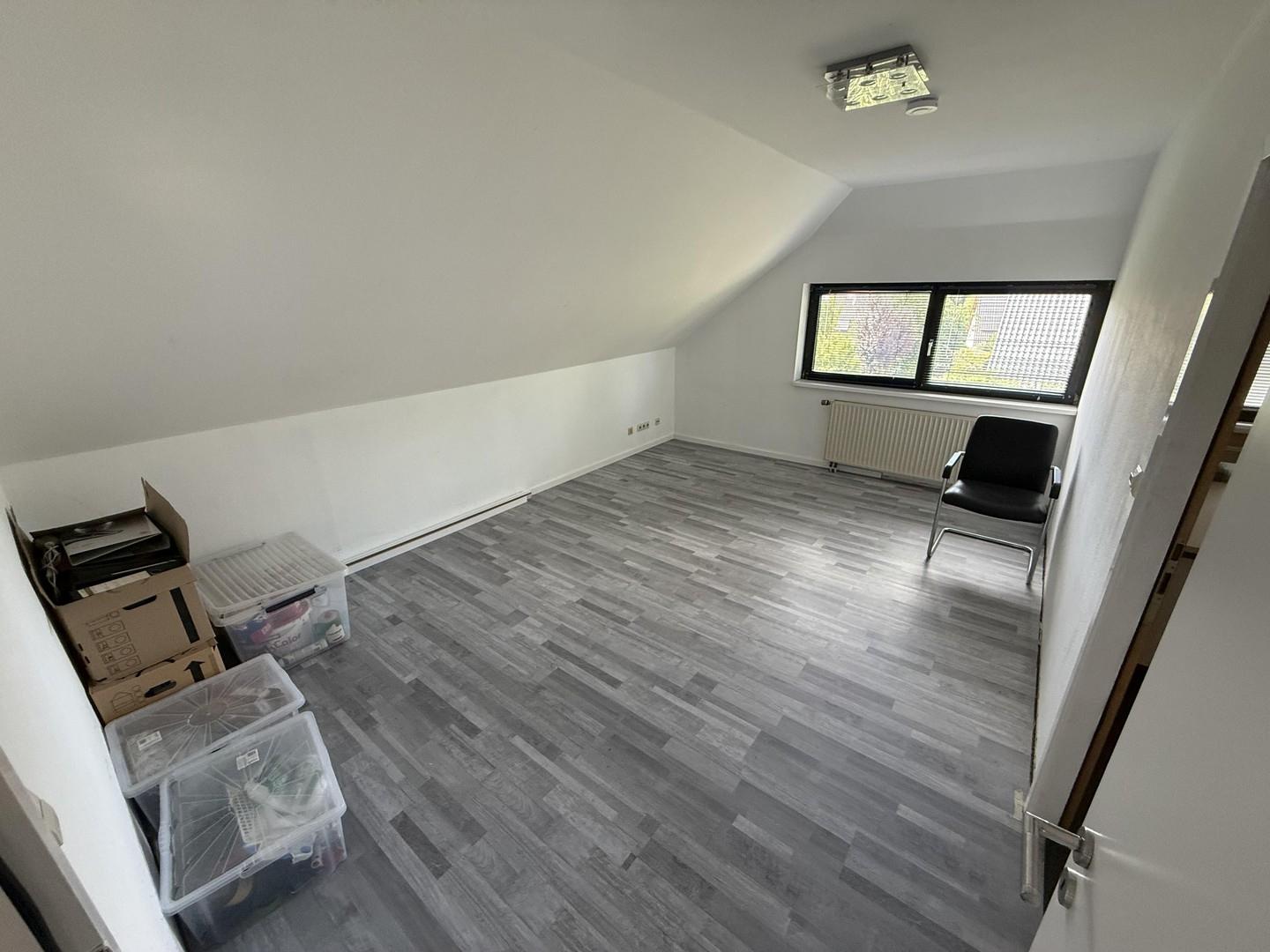 Kinderzimmer/Büro 1