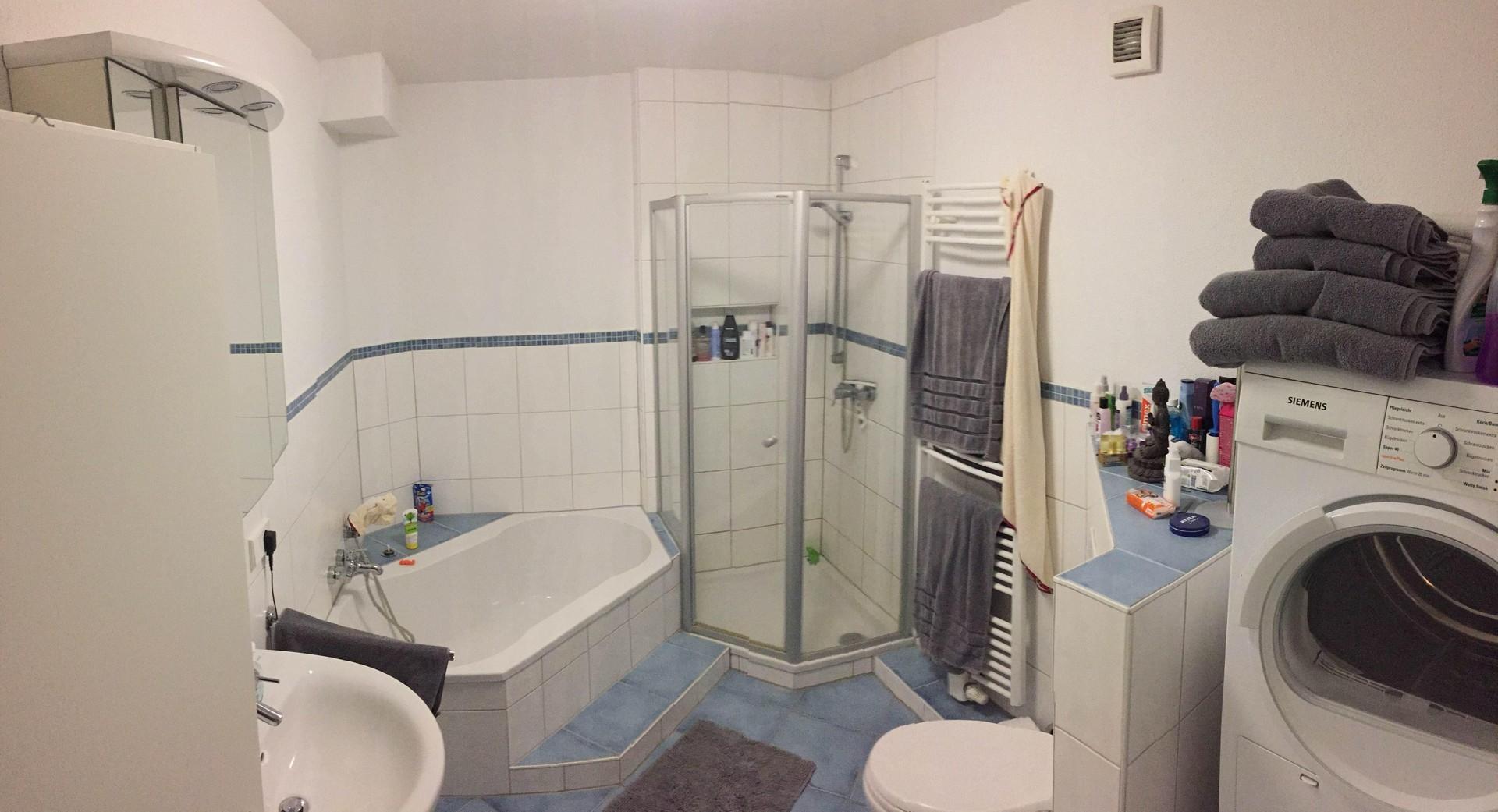 Badewanne und Dusche