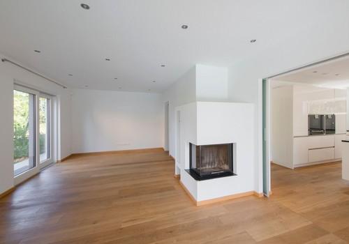 Wohnzimmer mit Kamin