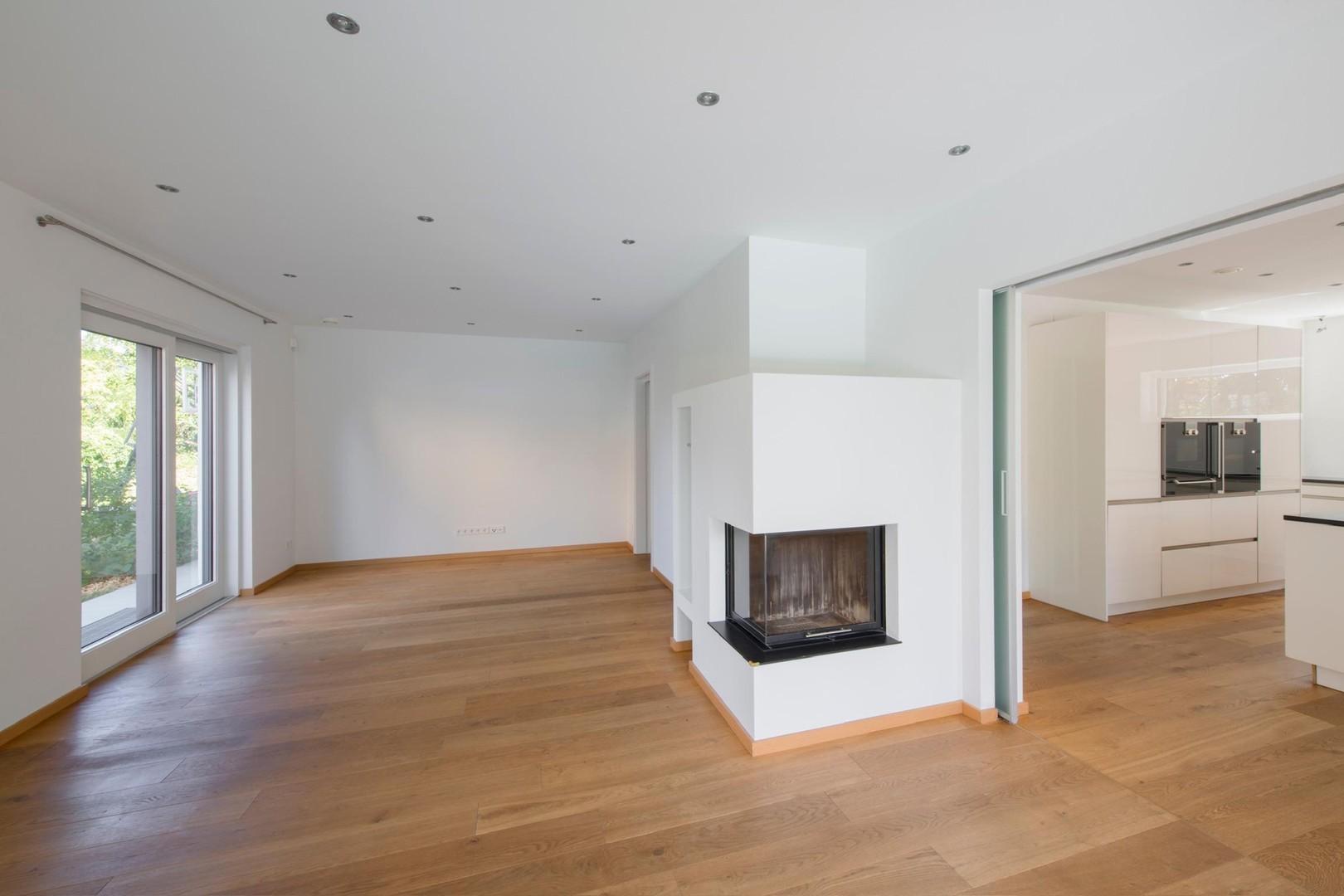 Wohnzimmer mit Kamin