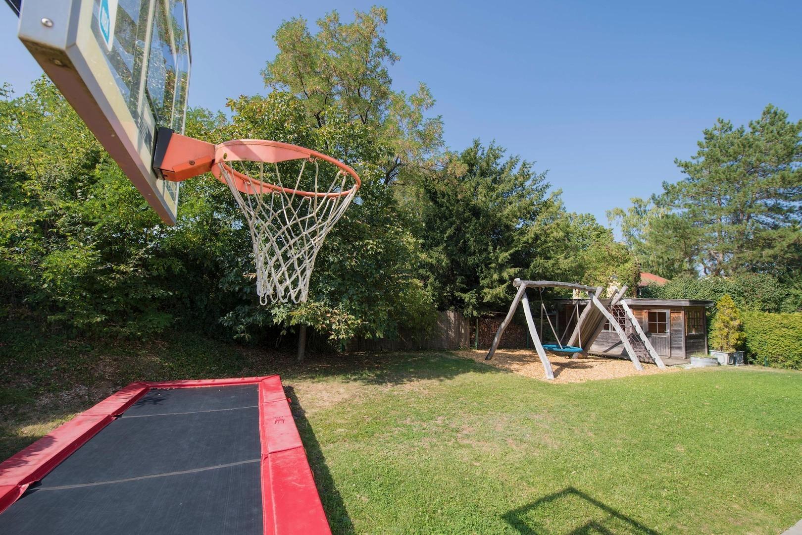 Bodengleiches Trampolin