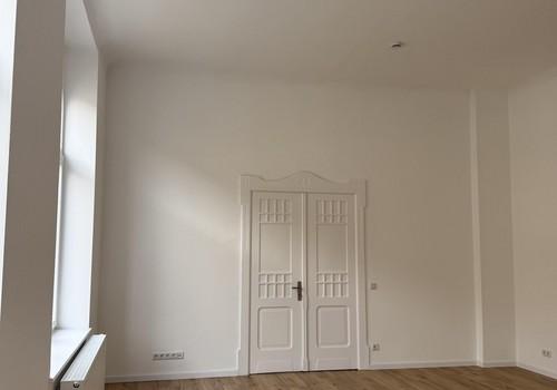 Blick aus Wohnzimmer zur Tür