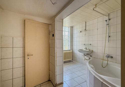 Bad Wohnung vorne