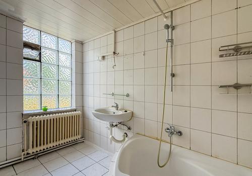 Bad Wohnung vorne